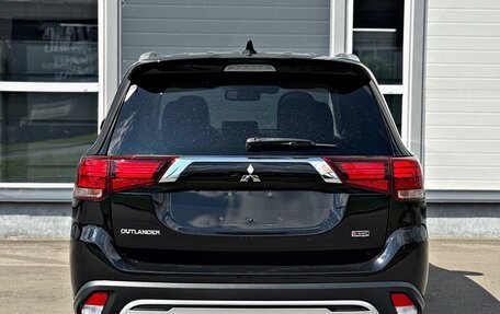 Mitsubishi Outlander III рестайлинг 3, 2020 год, 2 590 000 рублей, 8 фотография