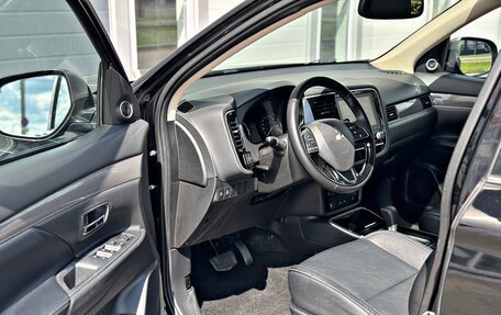 Mitsubishi Outlander III рестайлинг 3, 2020 год, 2 590 000 рублей, 9 фотография