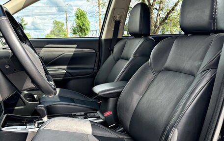 Mitsubishi Outlander III рестайлинг 3, 2020 год, 2 590 000 рублей, 10 фотография