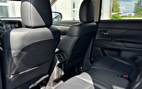 Mitsubishi Outlander III рестайлинг 3, 2020 год, 2 590 000 рублей, 11 фотография
