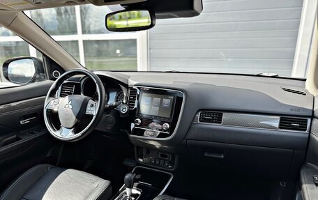 Mitsubishi Outlander III рестайлинг 3, 2020 год, 2 590 000 рублей, 16 фотография