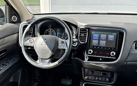 Mitsubishi Outlander III рестайлинг 3, 2020 год, 2 590 000 рублей, 13 фотография