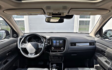 Mitsubishi Outlander III рестайлинг 3, 2020 год, 2 590 000 рублей, 15 фотография