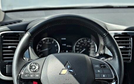 Mitsubishi Outlander III рестайлинг 3, 2020 год, 2 590 000 рублей, 14 фотография