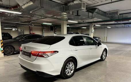 Toyota Camry, 2021 год, 1 985 000 рублей, 3 фотография