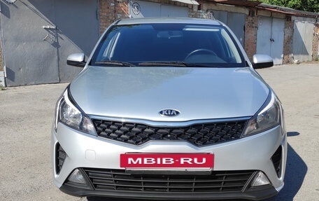 KIA Rio IV, 2021 год, 1 590 000 рублей, 2 фотография