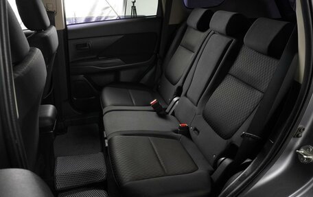 Mitsubishi Outlander III рестайлинг 3, 2013 год, 1 575 000 рублей, 9 фотография