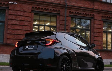 Toyota Yaris, 2024 год, 6 000 000 рублей, 2 фотография