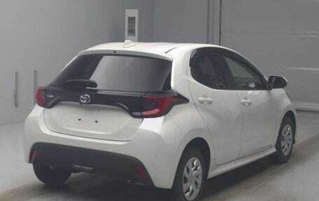 Toyota Yaris, 2021 год, 1 200 000 рублей, 2 фотография