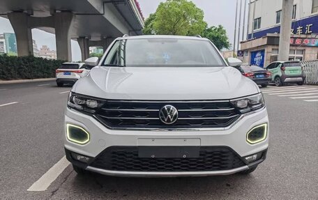 Volkswagen T-Roc I, 2021 год, 1 366 000 рублей, 2 фотография