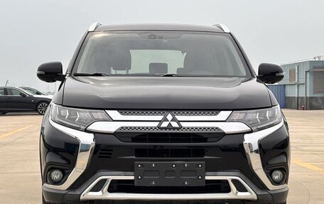 Mitsubishi Outlander III рестайлинг 3, 2021 год, 2 255 000 рублей, 2 фотография