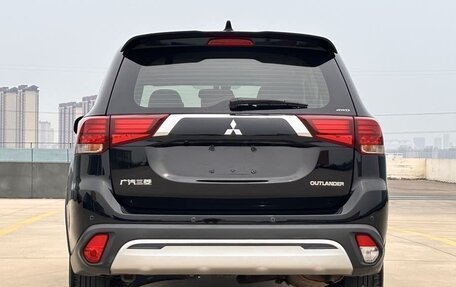 Mitsubishi Outlander III рестайлинг 3, 2021 год, 2 255 000 рублей, 4 фотография