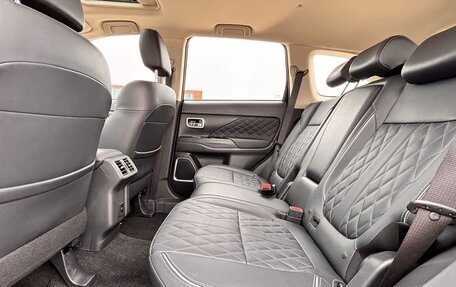 Mitsubishi Outlander III рестайлинг 3, 2021 год, 2 255 000 рублей, 11 фотография