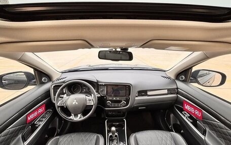 Mitsubishi Outlander III рестайлинг 3, 2021 год, 2 255 000 рублей, 9 фотография