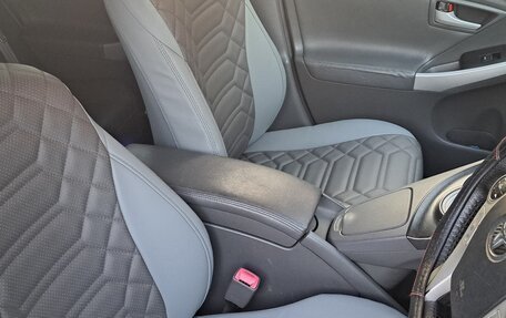 Toyota Prius, 2010 год, 1 050 000 рублей, 10 фотография