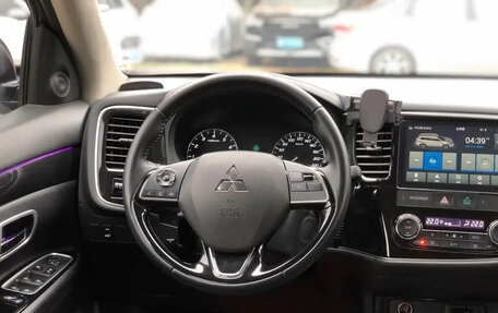 Mitsubishi Outlander III рестайлинг 3, 2021 год, 1 825 000 рублей, 9 фотография