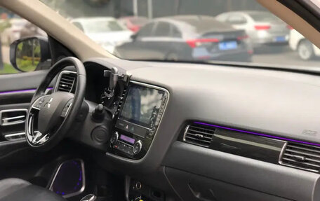 Mitsubishi Outlander III рестайлинг 3, 2021 год, 1 825 000 рублей, 14 фотография