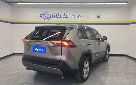 Toyota RAV4, 2020 год, 2 340 000 рублей, 4 фотография