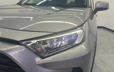 Toyota RAV4, 2020 год, 2 340 000 рублей, 3 фотография
