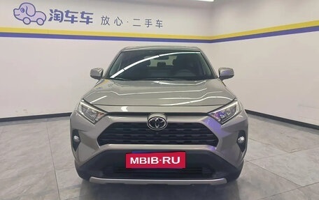 Toyota RAV4, 2020 год, 2 340 000 рублей, 2 фотография