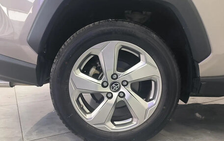 Toyota RAV4, 2020 год, 2 340 000 рублей, 11 фотография