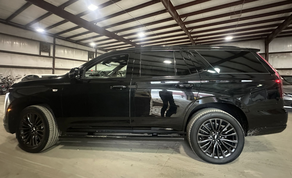 Cadillac Escalade V, 2024 год, 23 000 000 рублей, 5 фотография