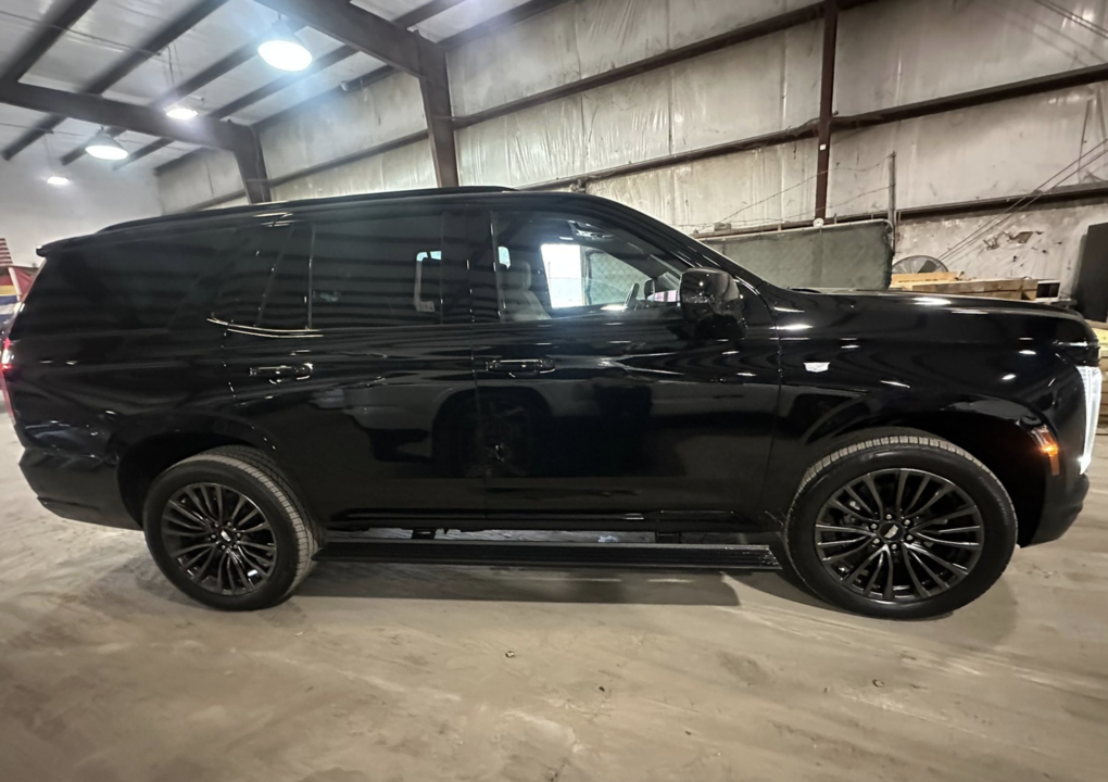 Cadillac Escalade V, 2024 год, 23 000 000 рублей, 7 фотография