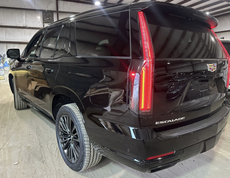 Cadillac Escalade V, 2024 год, 23 000 000 рублей, 3 фотография