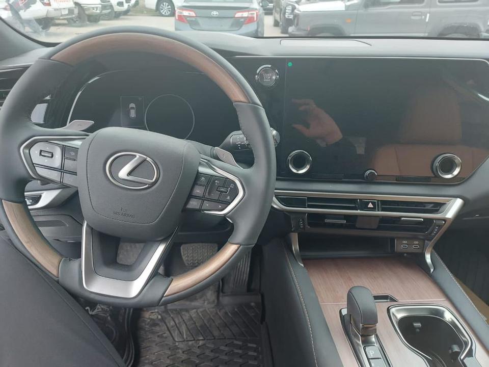 Lexus RX IV рестайлинг, 2024 год, 9 800 000 рублей, 9 фотография