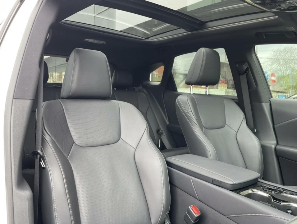 Lexus RX IV рестайлинг, 2024 год, 9 800 000 рублей, 12 фотография