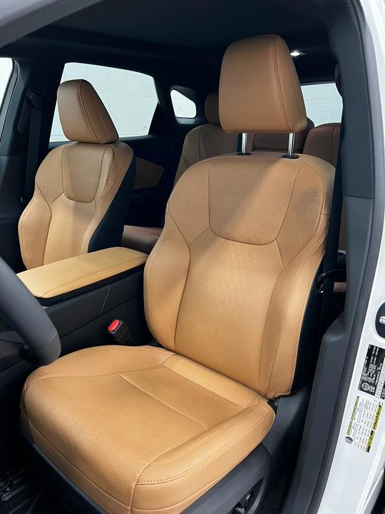 Lexus RX IV рестайлинг, 2024 год, 9 800 000 рублей, 16 фотография