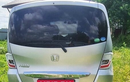Honda Freed I, 2013 год, 1 400 000 рублей, 4 фотография
