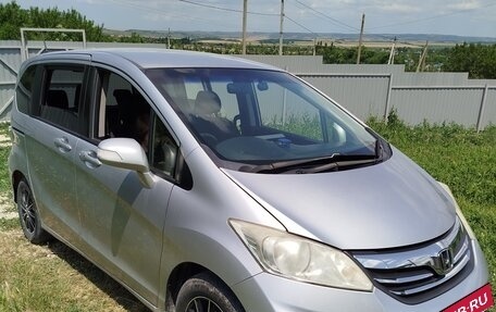 Honda Freed I, 2013 год, 1 400 000 рублей, 3 фотография