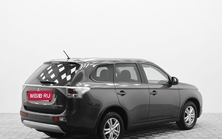 Mitsubishi Outlander III рестайлинг 3, 2014 год, 1 300 999 рублей, 4 фотография