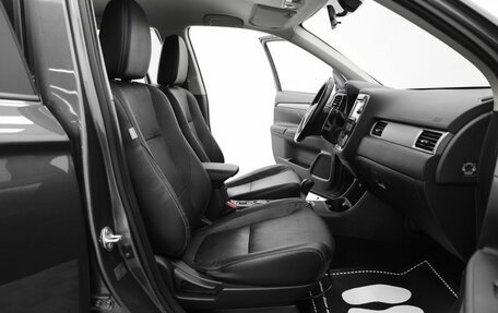 Mitsubishi Outlander III рестайлинг 3, 2014 год, 1 300 999 рублей, 10 фотография