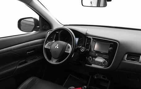 Mitsubishi Outlander III рестайлинг 3, 2014 год, 1 300 999 рублей, 7 фотография