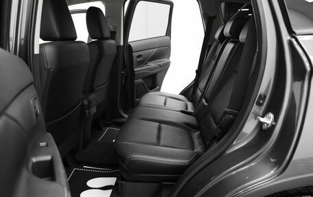 Mitsubishi Outlander III рестайлинг 3, 2014 год, 1 300 999 рублей, 13 фотография