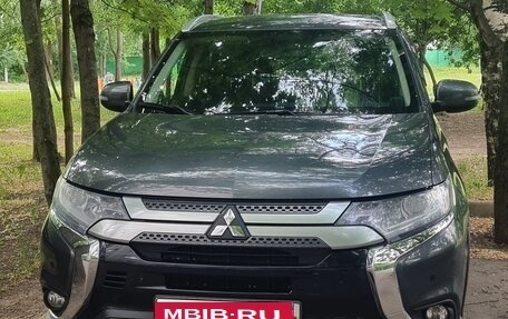 Mitsubishi Outlander III рестайлинг 3, 2018 год, 2 200 000 рублей, 1 фотография