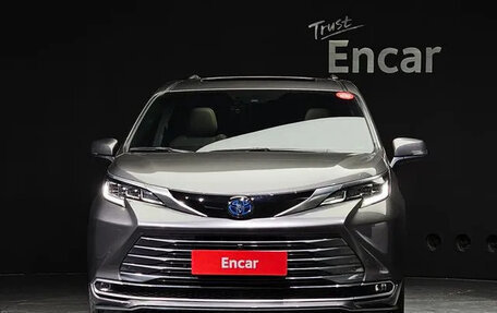 Toyota Sienna, 2021 год, 5 606 000 рублей, 2 фотография
