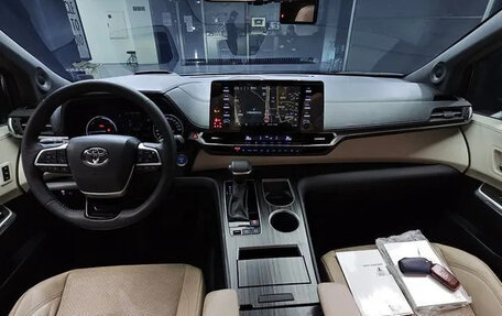 Toyota Sienna, 2021 год, 5 606 000 рублей, 7 фотография