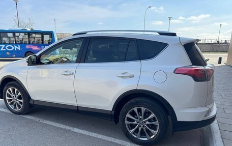 Toyota RAV4, 2015 год, 2 950 000 рублей, 2 фотография
