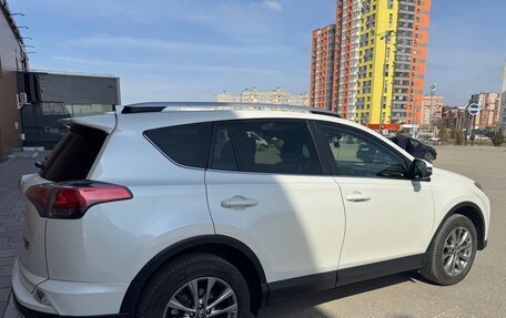 Toyota RAV4, 2015 год, 2 950 000 рублей, 6 фотография