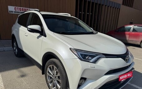 Toyota RAV4, 2015 год, 2 950 000 рублей, 3 фотография