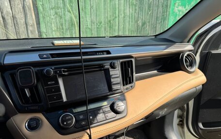 Toyota RAV4, 2015 год, 2 950 000 рублей, 14 фотография