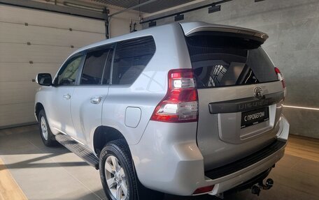 Toyota Land Cruiser Prado 150 рестайлинг 2, 2017 год, 3 490 000 рублей, 4 фотография