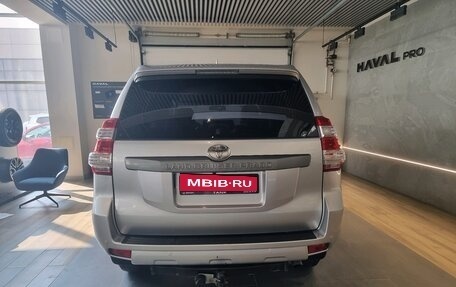 Toyota Land Cruiser Prado 150 рестайлинг 2, 2017 год, 3 490 000 рублей, 5 фотография