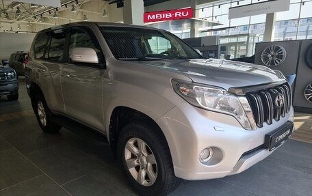 Toyota Land Cruiser Prado 150 рестайлинг 2, 2017 год, 3 490 000 рублей, 7 фотография