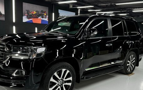 Toyota Land Cruiser 200, 2018 год, 7 600 000 рублей, 3 фотография