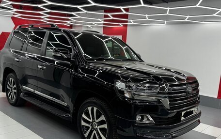 Toyota Land Cruiser 200, 2018 год, 7 600 000 рублей, 2 фотография