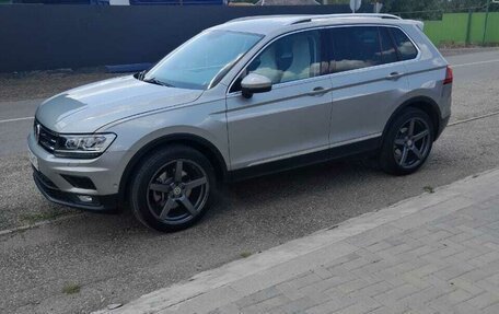 Volkswagen Tiguan II, 2018 год, 2 350 000 рублей, 1 фотография